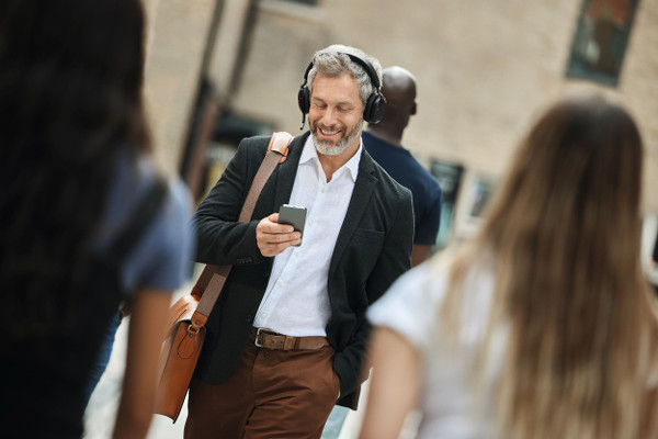 Jabra Evolve2 75 Lifestyle Male Street Walking Phone Large